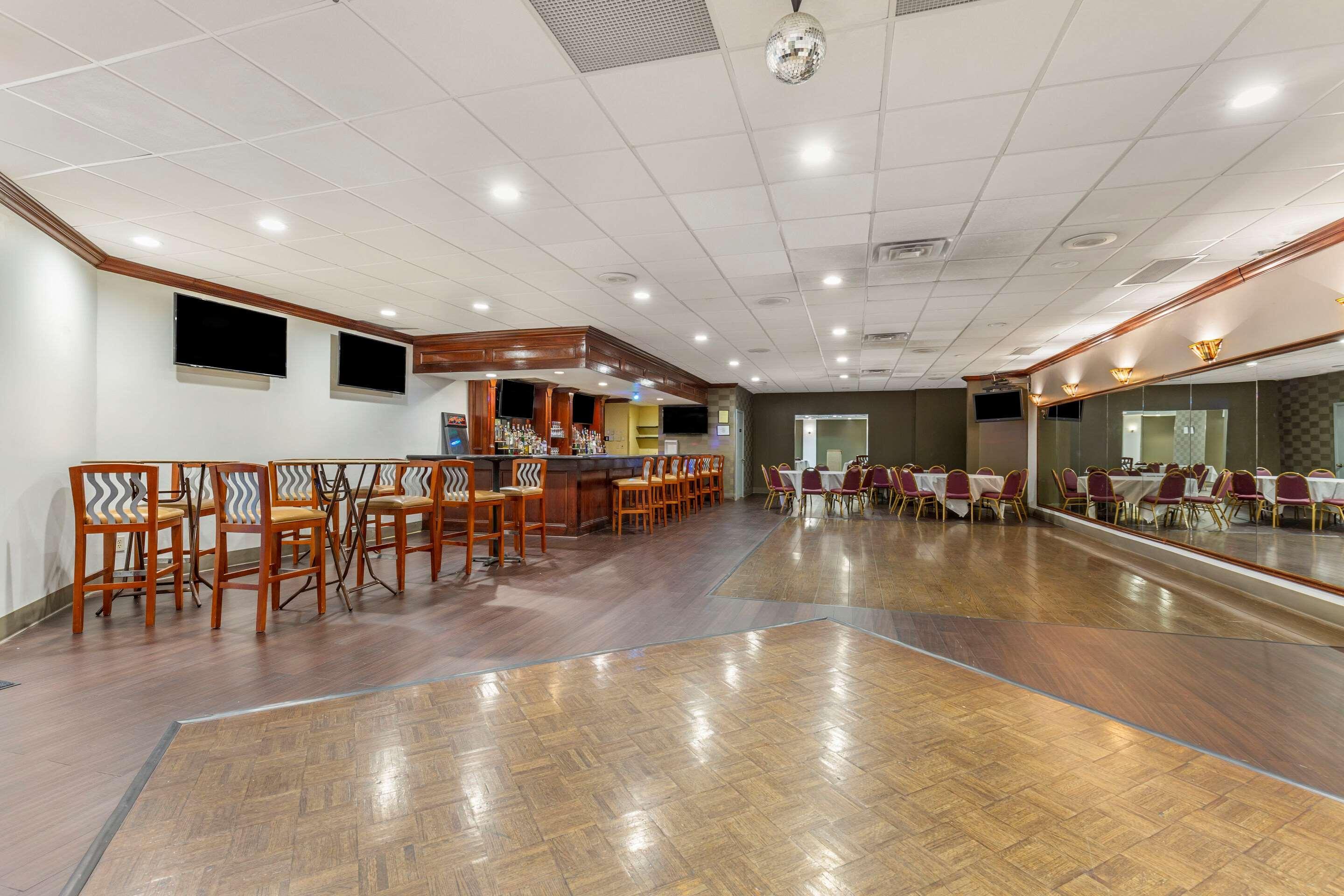 凯艺酒店 Windsor Mill 外观 照片