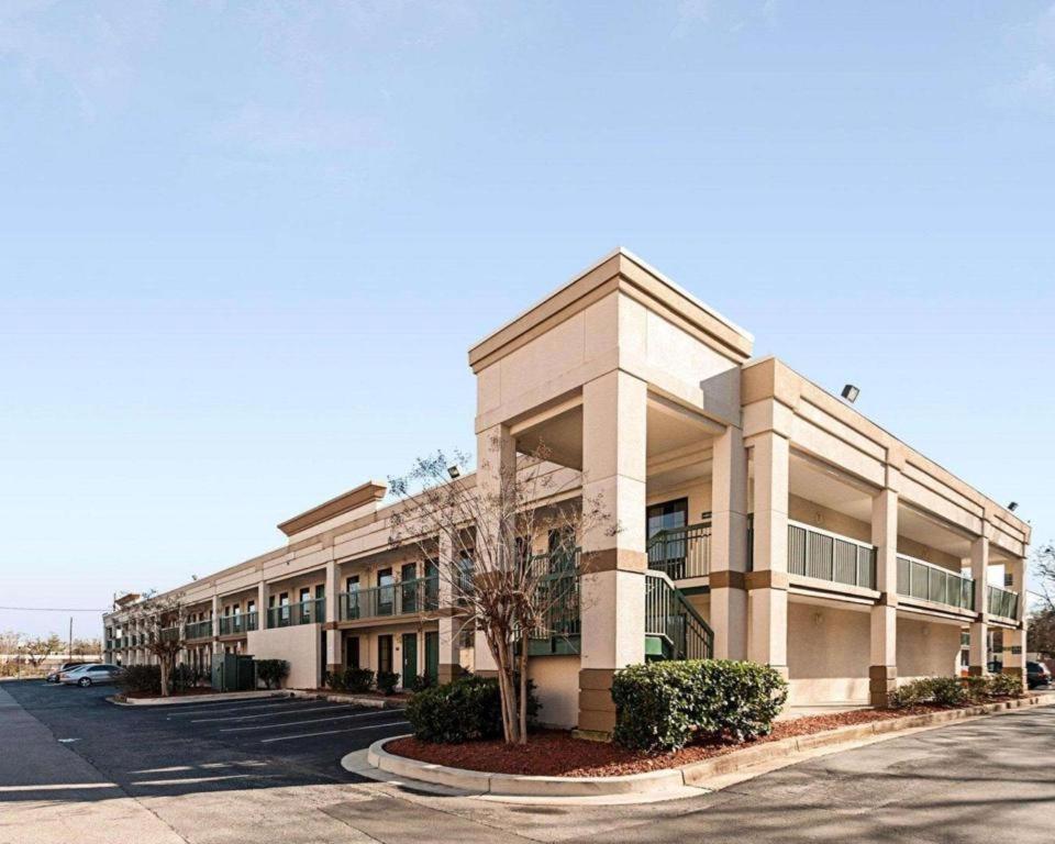 凯艺酒店 Windsor Mill 外观 照片
