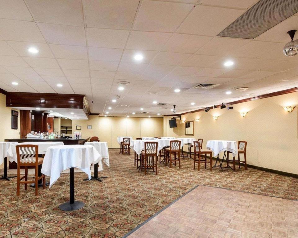 凯艺酒店 Windsor Mill 外观 照片